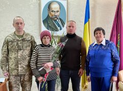 В Харьковской области матери погибшего под Херсоном защитника передали орден сына