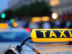 У Харкові оштрафували таксиста, який відмовився обслуговувати українською мовою