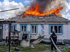 Спасатели ликвидировали пожар после вражеского удара в Харьковской области