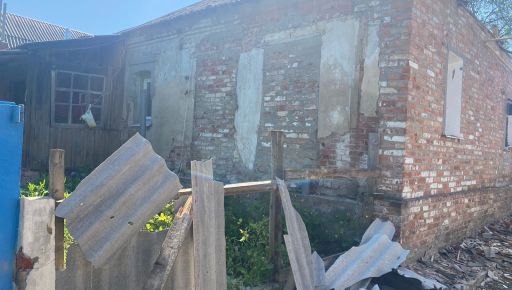 У поліції показали потрощені обстрілами будинки в прикордонних ОТГ на Харківщині