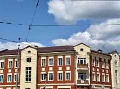 У Харкові відновлюють пошкоджений росіянами житловий будинок: що вже зробили