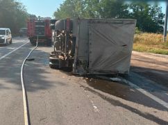 Микроавтобус врезался в грузовик под Харьковом: пять человек в больнице