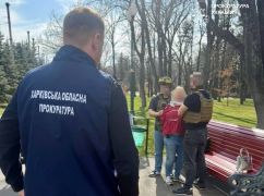Агентка РФ стежила за військовими ешелонами на Харківщині через телефон у пачці з-під соку