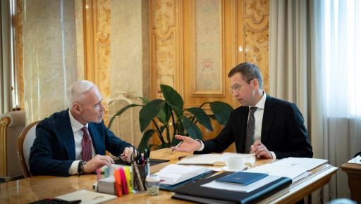 Минималка, пенсии и выплаты ВПЛ: что мэр Харькова обсудил с премьером