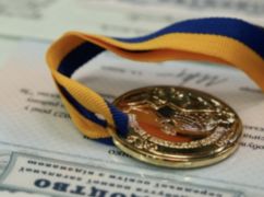 У Харкові випустили 1,2 тисячі медалістів: у міськраді пояснили, чому не відмовляються від нагород
