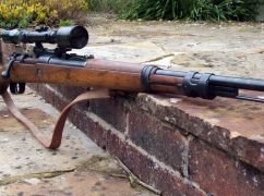 На Харківщині схопили депутата, який через інтернет продавав бойову гвинтівку Маузера