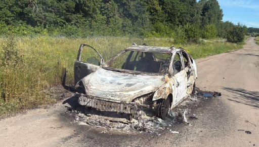 Россияне дроном атаковали машину на Харьковщине: пострадали три человека