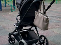 В Харькове мужчина украл телефон с детской коляски в супермаркете