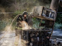 З'явилися кадри гасіння пожежі після атаки РФ на заправку в Харкові