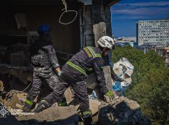 Спасатели показали первые кадры разбора завалов после удара РФ по Харькову