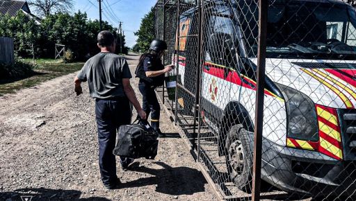 ДСНС вивезла жінку з песиками з-під обстрілів на Харківщині: кадри порятунку