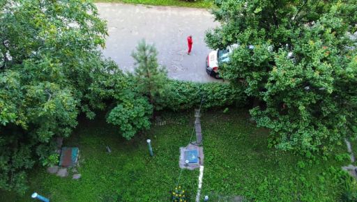 В Харькове из окна многоэтажки выпал трехлетний ребенок: мальчик погиб