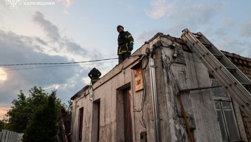Вогнеборці показали, як гасили пожежу після удару російського БПЛА по Харкову