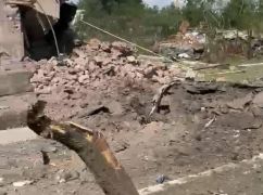 Российская "Бандероль" атаковала Изюм: повреждены АЗС и дома