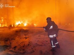 Російські дрони атакували поштовий термінал під Харковом: вогонь охопив 3000 кв. м.