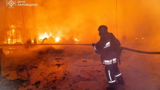 Російські дрони атакували поштовий термінал під Харковом: вогонь охопив 3000 кв. м.