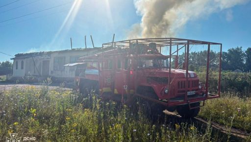 Российский FPV-дрон ударил по магазину в Харьковской области: вспыхнул пожар