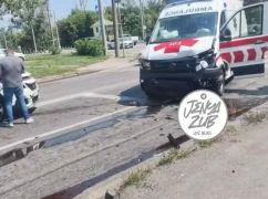 У Харкові "швидка" потрапила в потрійну ДТП &ndash; соцмережі