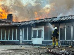 Россияне ударили по учебному заведению в Харьковской области: вспыхнул пожар