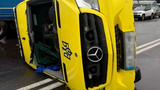 У Харкові перекинулася "швидка": є постраждалі
