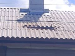 БпЛА влучив у покрівлю житлового будинку на Харківщині: що відомо