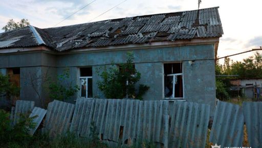 Поліція Харківщини показала наслідки обстрілів: дрони влучили в авто й будинки