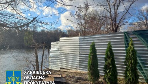 В Харькове владельцы коттеджа обнесли забором землю у реки: Реакция прокуратуры