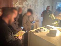 В Харькове схватили группу квартирных воров: кадры задержания