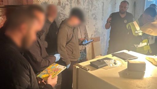 У Харкові схопили групу квартирних крадіїв: кадри затримання