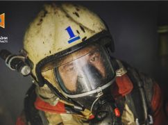 На Харківщині через обстріл загорівся житловий будинок: постраждали двоє людей