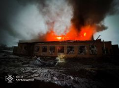 Спасатели показали, как тушили обстрелянное россиянами сельхозпредприятие в Харьковской области