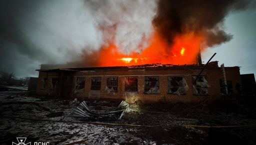 Рятувальники показали, як гасили обстріляне росіянами сільгосппідприємство на Харківщині