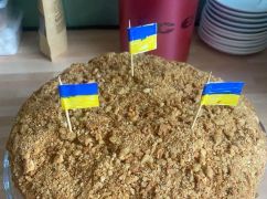 Торт "Харків” уже у продажу: Переселенка у Британії пече солодощі, щоб донатити в Україну