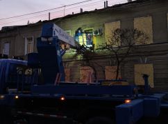 Як виглядає місце нічного обстрілу в Харкові: світлини з місця