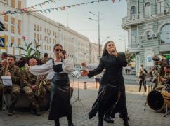У Харкові "Хартія" зняла музичний фільм до Дня Незалежності: які зірки взяли участь