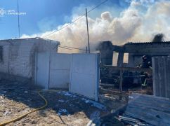 В Волчанске из-за обстрелов загорелись дома, гаражи и авто