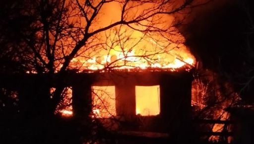 Поліція Харківщини показала обстріляні подвір&rsquo;я мирних мешканців: кадри з місця