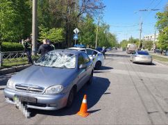 В Харькове водитель "Lanos" сбил двух пассажиров на переходе