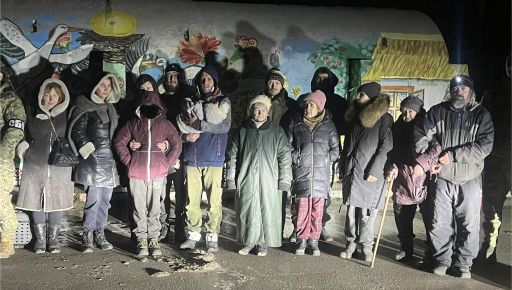 У мережі зʼявилося відео порятунку цивільної родини з трьома дітьми із підвалу в Купʼянську