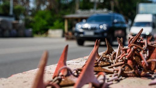 На блок-пості під Харковом виявили арсенал автоматів, пістолетів і гранатометів