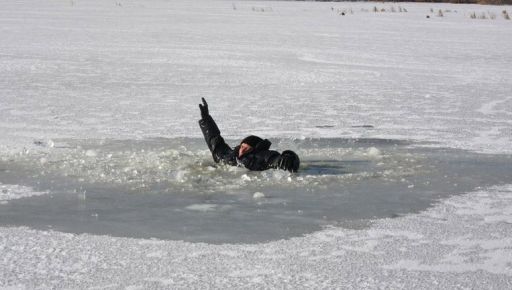 На Харьковщине рыбак провалился под лед и погиб
