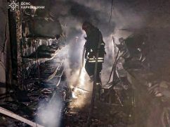 ДСНС показала масштабну пожежу, яка виникла після російського удару по Харківщині: кадри з місця