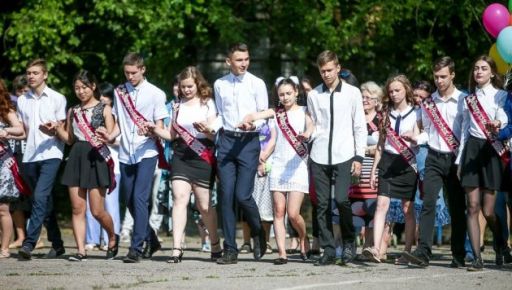 В Харькове вместо общегородского праздника проведут 15 школьных выпускных