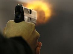 У центрі Харкова чоловік стріляв із двох пістолетів по перехожих - соцмережі