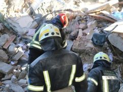 Российский обстрел завода в Харьковской области: спасатели ищут четырех человек под завалами