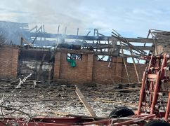 Російський БПЛА вдосвіта атакував нежитлову будівлю в Харківській області: кадри з місця