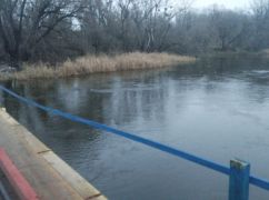 На Харківщині загинули троє людей, які впали з машиною в річку
