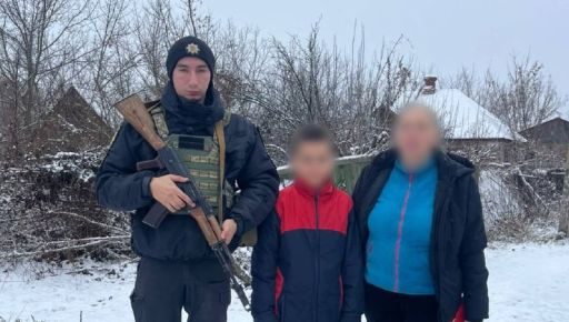 Пішов гуляти й зник: на Харківщині поліцейські повернули додому дитину