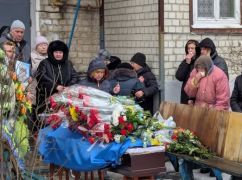 Две громады в Харьковской области провели в последний путь погибшего воина с позывным "Финчер"