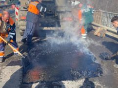 Харьковскую кольцевую дорогу взялись латать горячим асфальтом: в планах &mdash; Жихорь и мосты